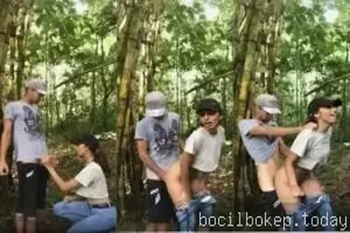 Ajak pacar ngewe di hutan buat ganti suasana